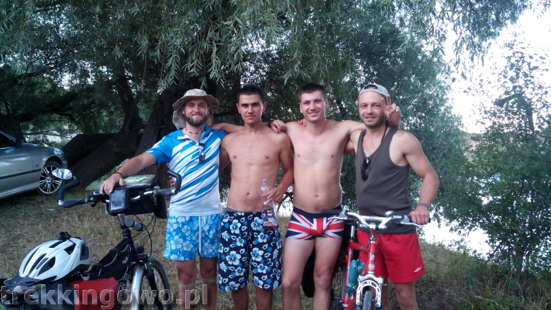 Mołdawska gościnność - Wyprawa rowerowa Mołdawia 2015 dz. 2 kąpiel rzeka prut trekkingowo