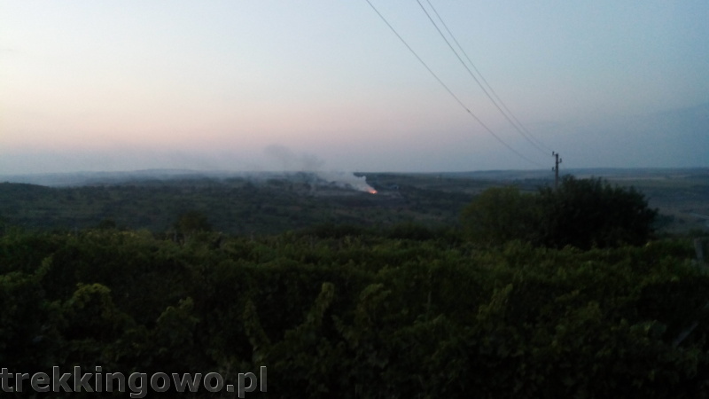 Mołdawia - Dzień 5 zachód słońca wypalanie traw trekkingowo