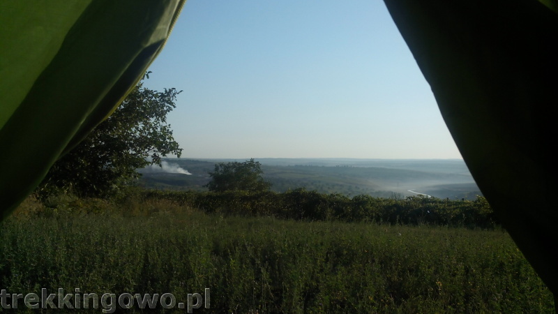 Mołdawia - Dzień 6 poranek wypalanie traw wzgórze trekkingowo