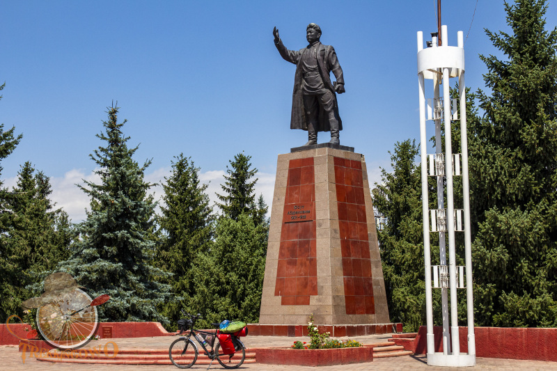 karakol kirgistan pomniki
